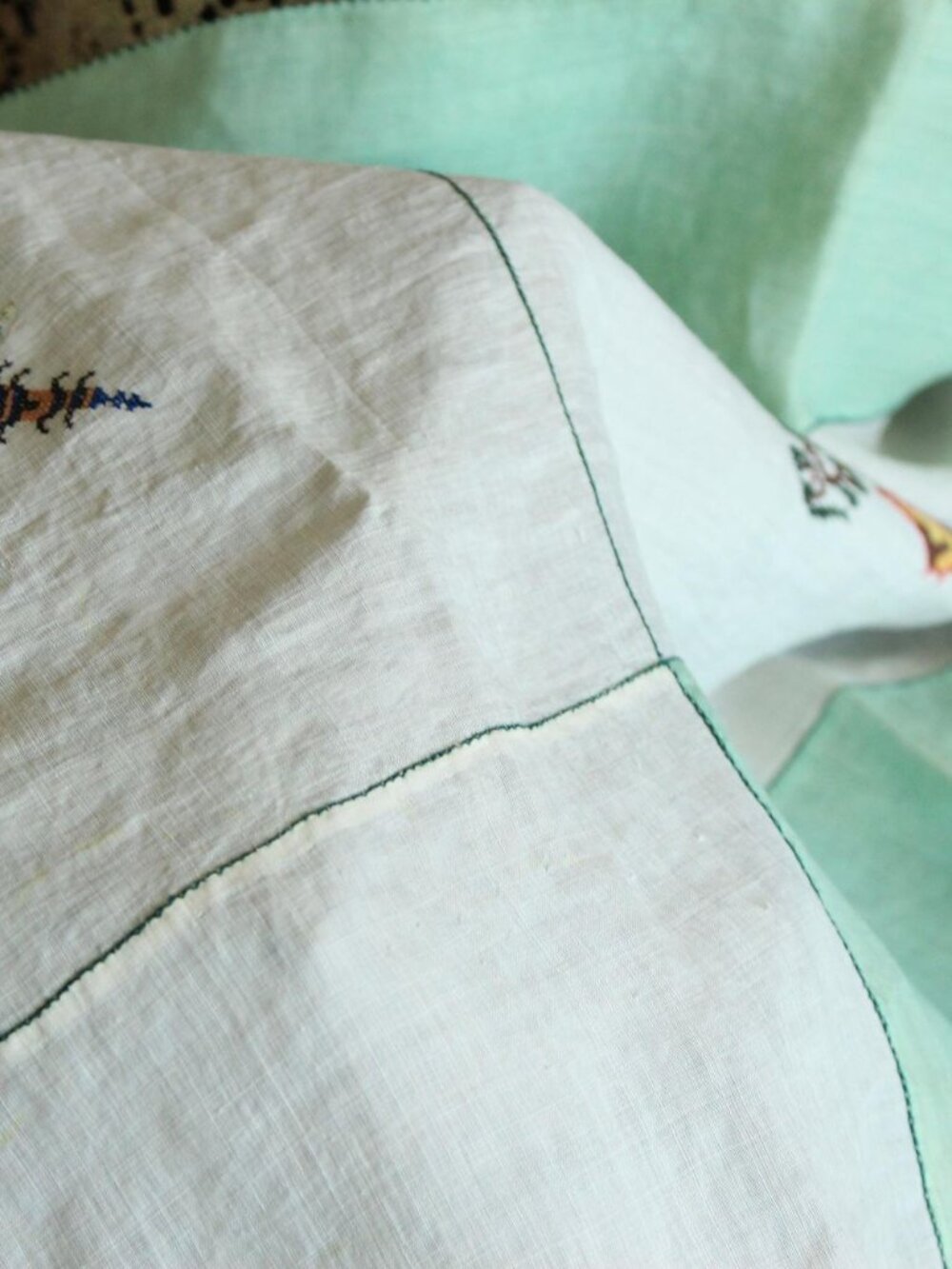 Vintage 1930s Tablecloth, Square Asian Pagoda Embroidered Linen - Picture 11 of 14